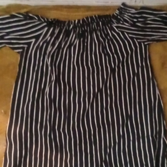 Clothes and shoes - Picture 3 of 8